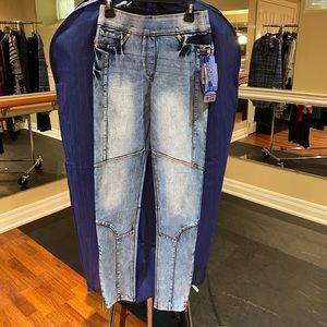 Women's Ligh Wash Zippered Nygård Slims/Jeans
